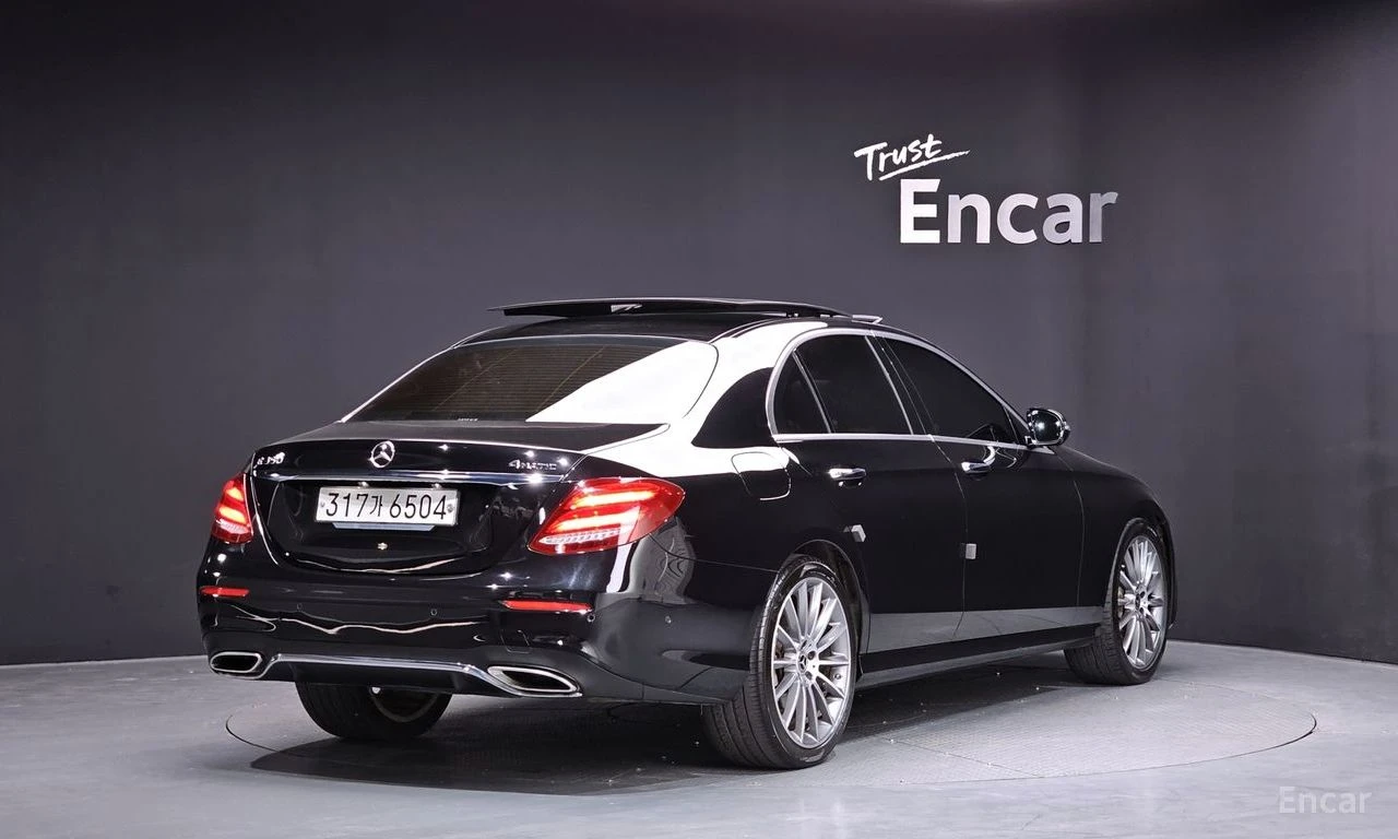 Mercedes-Benz E 350 4MATIC* AMG* LINE* BURMESTER* ХЕДЪП* ДИГИТАЛНО* ТА, снимка 2 - Автомобили и джипове - 54508988