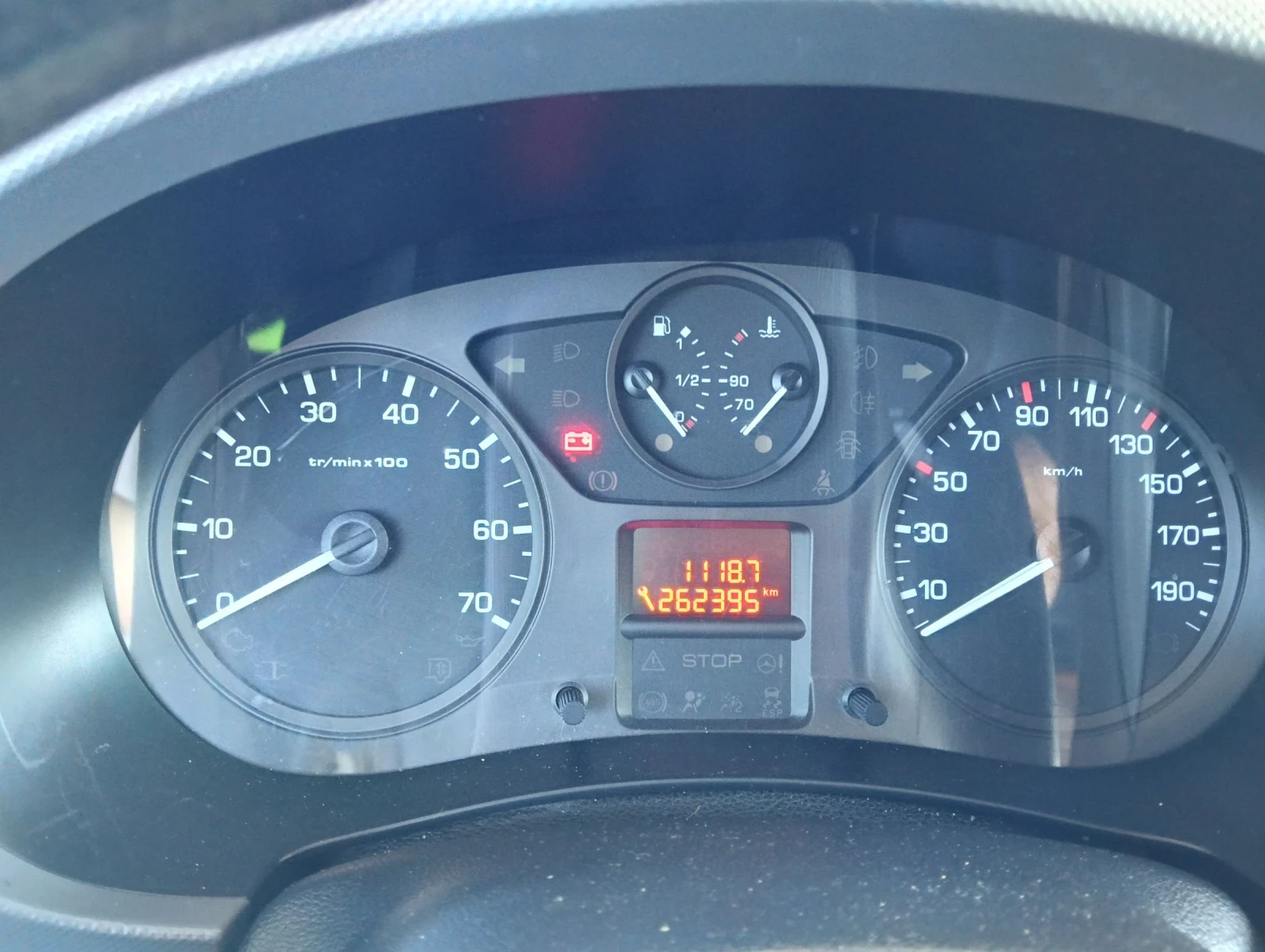 Peugeot Partner 1.6HDI / товарен / теглич, снимка 11 - Автомобили и джипове - 55032771
