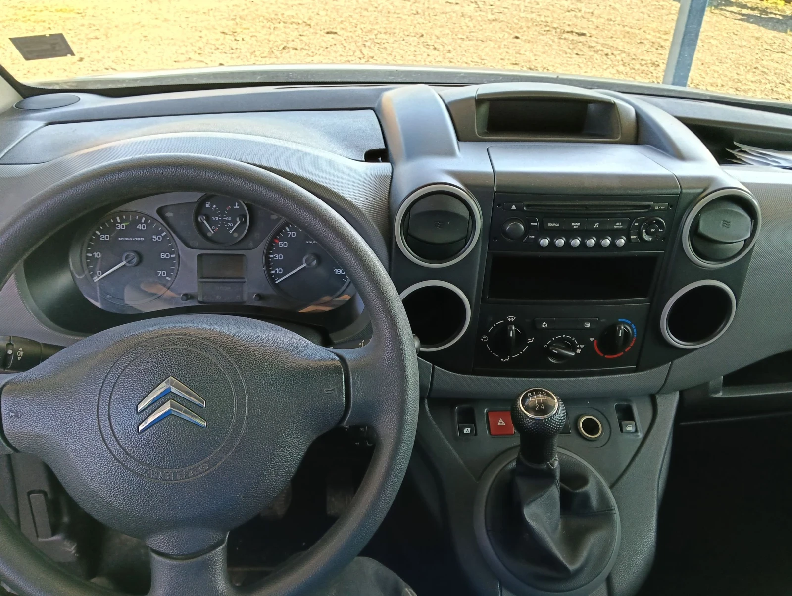 Peugeot Partner 1.6HDI / товарен / теглич, снимка 10 - Автомобили и джипове - 55032771