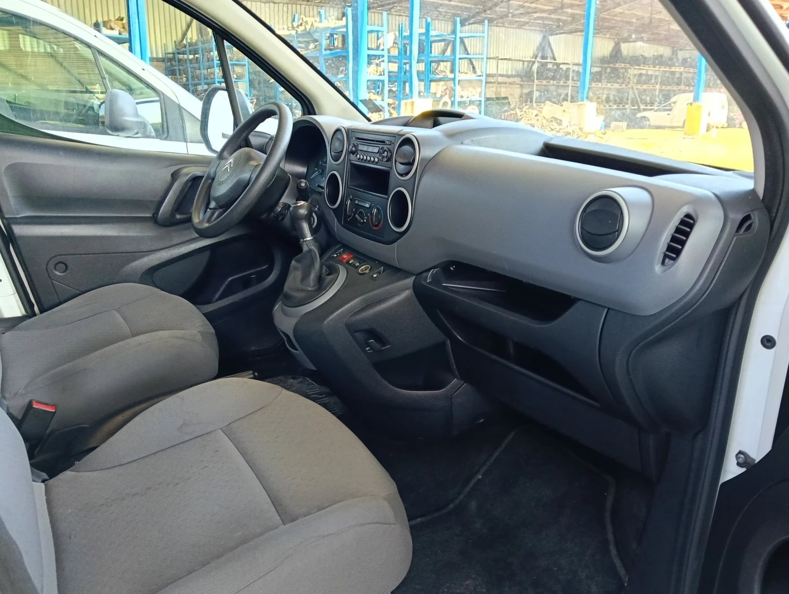Peugeot Partner 1.6HDI / товарен / теглич, снимка 12 - Автомобили и джипове - 55032771