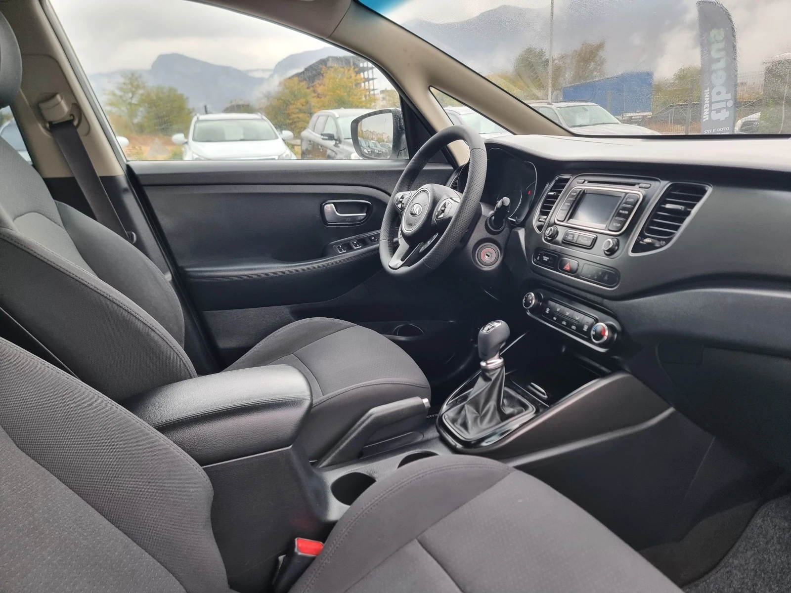 Kia Carens 1.7CRDI, снимка 16 - Автомобили и джипове - 56494559