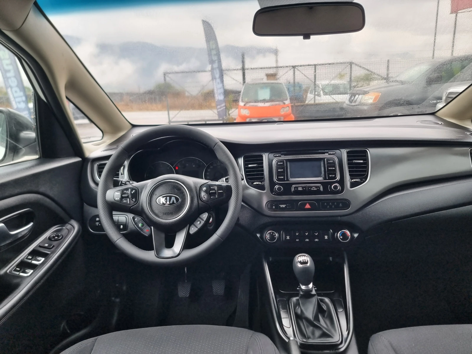 Kia Carens 1.7CRDI, снимка 12 - Автомобили и джипове - 56494559