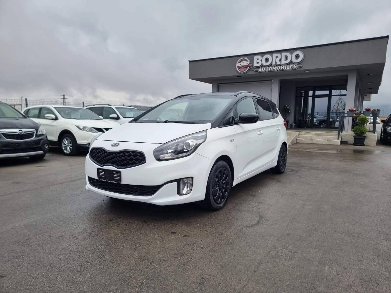 Kia Carens 1.7CRDI, снимка 3 - Автомобили и джипове - 56494559
