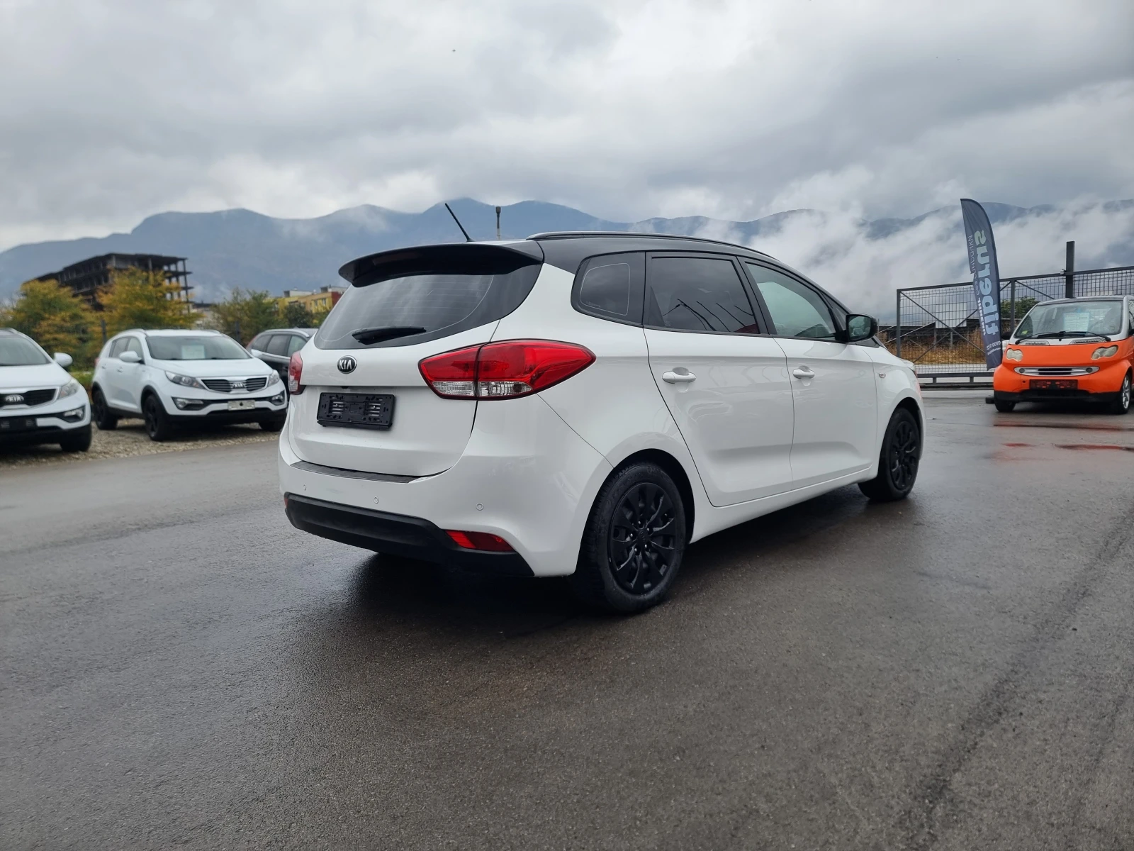 Kia Carens 1.7CRDI, снимка 7 - Автомобили и джипове - 56494559