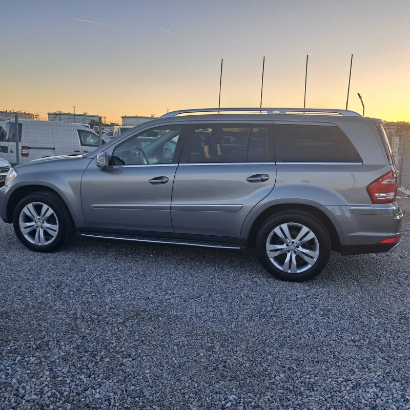 Mercedes-Benz GL 450 V8* KEYLESS* harman/kardon* 7 МЕСТА* ОТЛИЧЕН!* , снимка 3 - Автомобили и джипове - 50081587