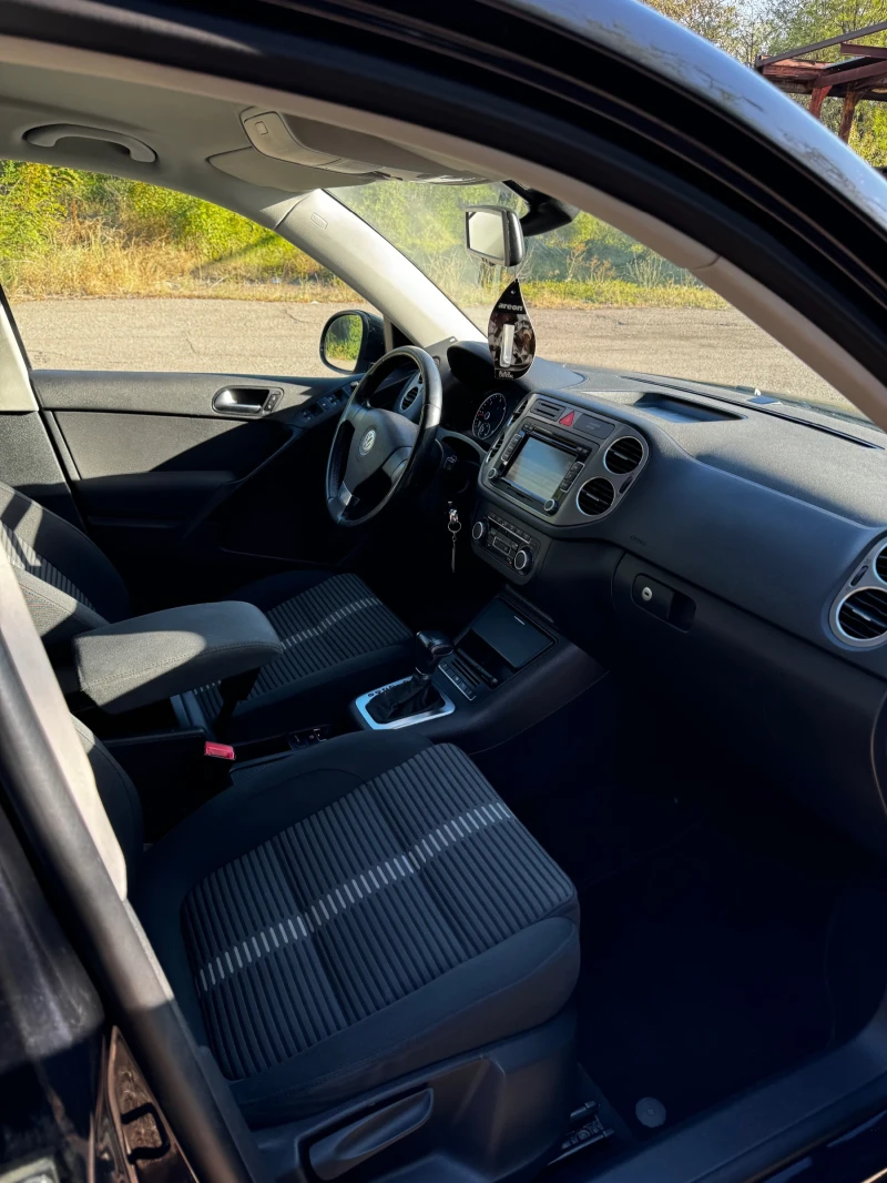 VW Tiguan 2.0TDI 4x4 AUTOMATIC, снимка 9 - Автомобили и джипове - 52659908