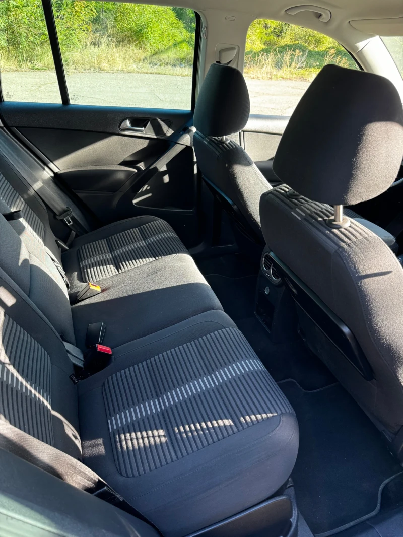 VW Tiguan 2.0TDI 4x4 AUTOMATIC, снимка 11 - Автомобили и джипове - 52659908