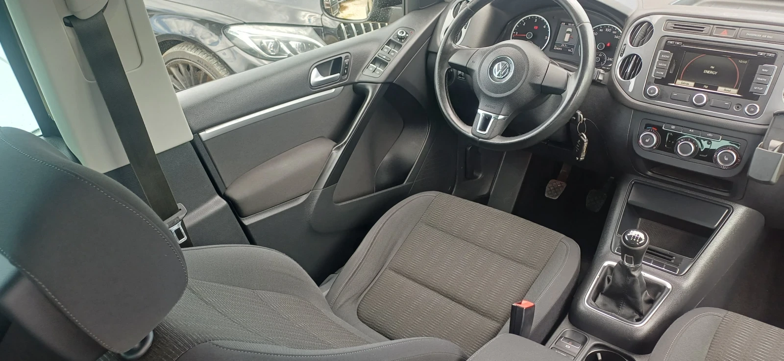 VW Tiguan 2.0 TDI 177к.с. R-LINE SPORT, снимка 11 - Автомобили и джипове - 54974219