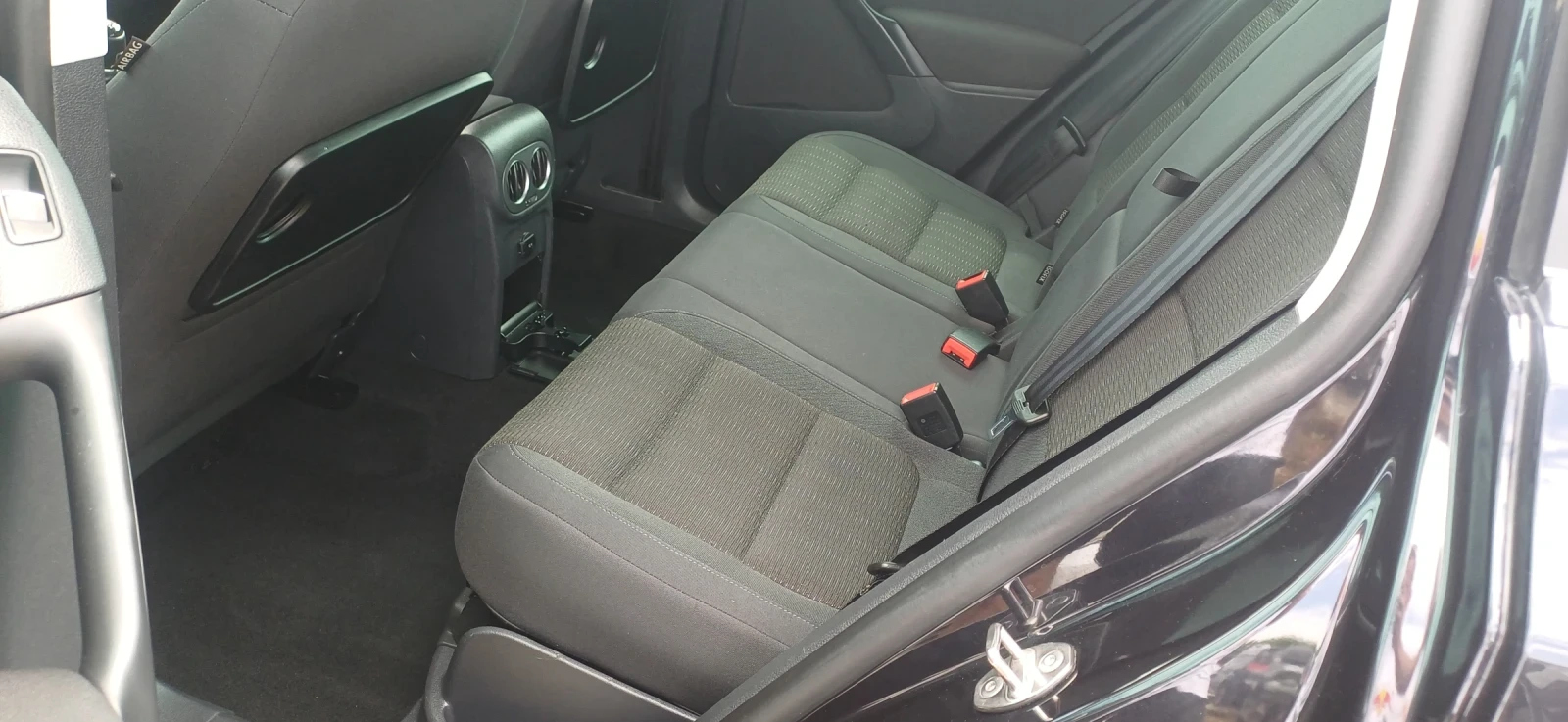 VW Tiguan 2.0 TDI 177к.с. R-LINE SPORT, снимка 13 - Автомобили и джипове - 54974219
