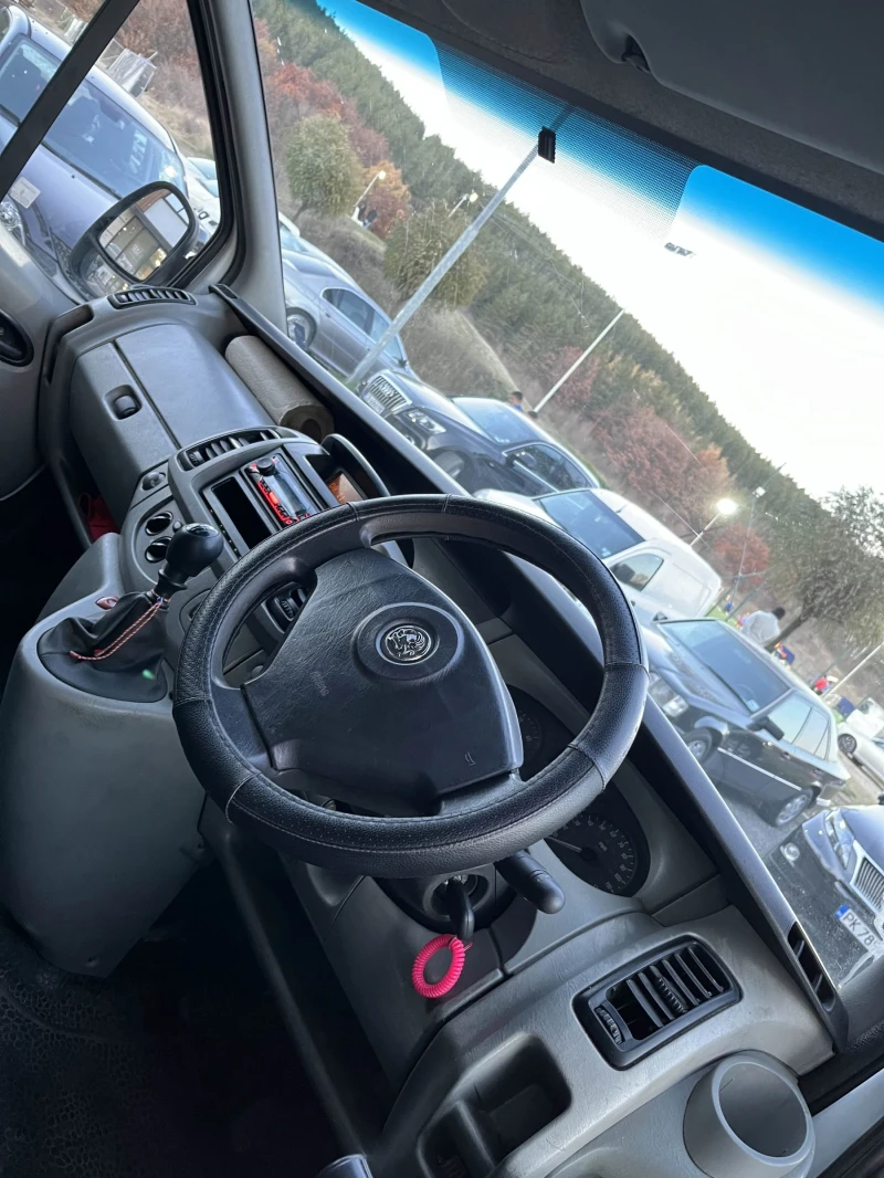 Opel Vivaro, снимка 12 - Бусове и автобуси - 47959574