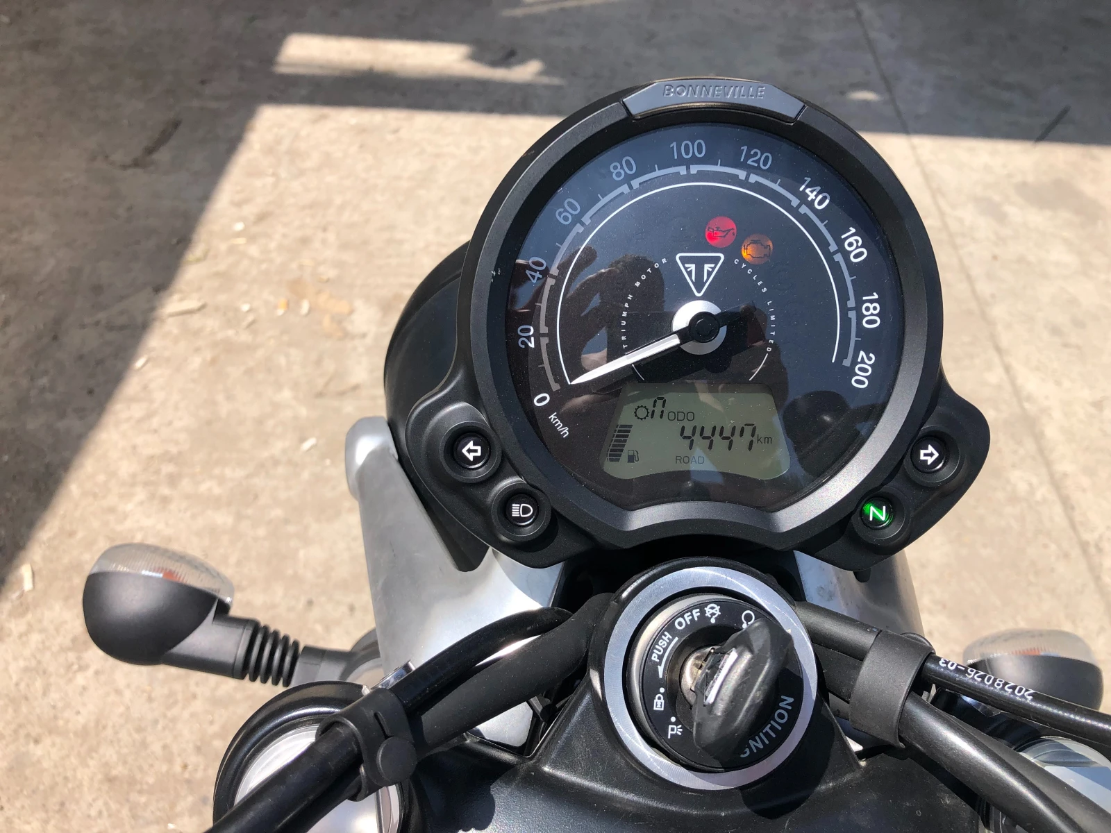 Triumph Street Twin 900 - изображение 10