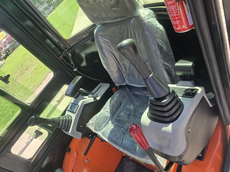 Багер Kubota Hightop 1.8 tonс кабина, снимка 6 - Индустриална техника - 51692521