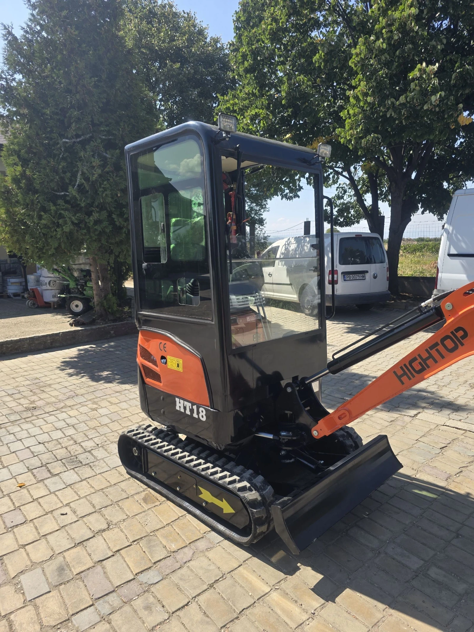 Багер Kubota Hightop 1.8 tonс кабина - изображение 3