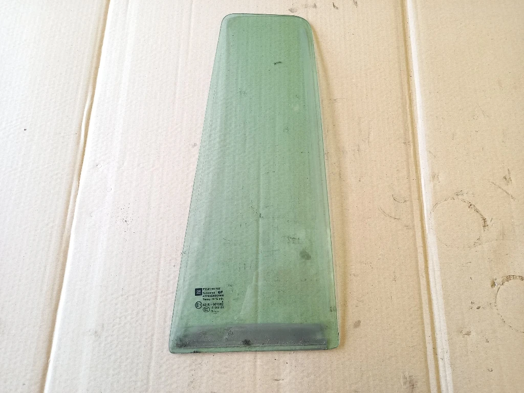 Стъкло врата задно ляво малко Опел Зафира Б (1)