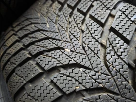 Гуми Зимни 225/60R17, снимка 1