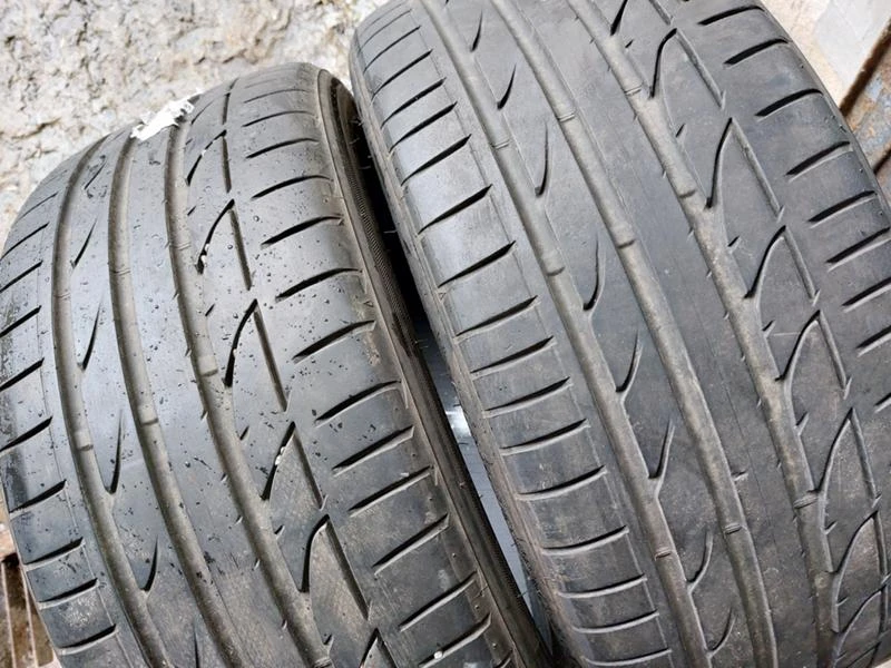 Гуми Летни 235/40R19, снимка 2 - Гуми и джанти - 37110842