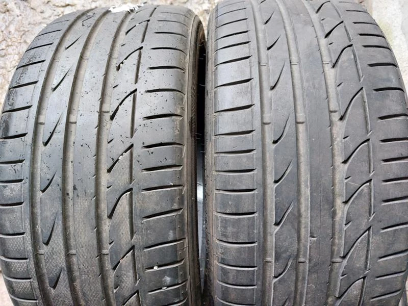 Гуми Летни 235/40R19, снимка 1 - Гуми и джанти - 37110842