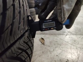 Гуми Зимни 235/55R19, снимка 7 - Гуми и джанти - 48962696