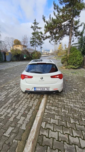 Alfa Romeo Giulietta 2.0JTDm 170к.с 2013 - 12900 лв. / 6595.67 € - 68857570 6