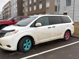 Toyota Sienna * 5dr 7 Pass FWD * CARFAX * БЕЗ ПЪРВОНАЧАЛНА ВНОСК, снимка 2