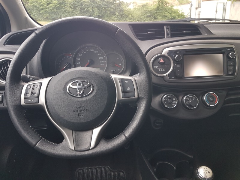Toyota Yaris 76400км, снимка 13 - Автомобили и джипове - 46451168