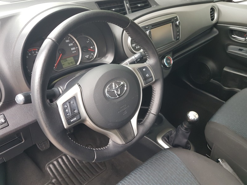 Toyota Yaris 76400км, снимка 9 - Автомобили и джипове - 46451168