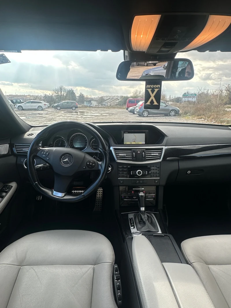 Mercedes-Benz E 220 AMG, снимка 12 - Автомобили и джипове - 47989736