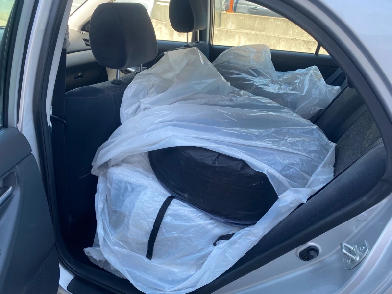 Toyota Corolla 1.4 SOL MT, снимка 11 - Автомобили и джипове - 50914991