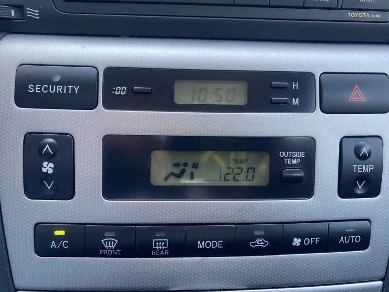 Toyota Corolla 1.4 SOL MT, снимка 16 - Автомобили и джипове - 50914991