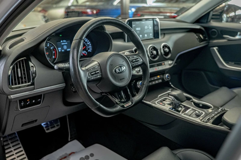 Kia Stinger 3.3 GT/4WD/RCCW/BI-LED/LDWS/DAW/HuD/, снимка 7 - Автомобили и джипове - 52090562