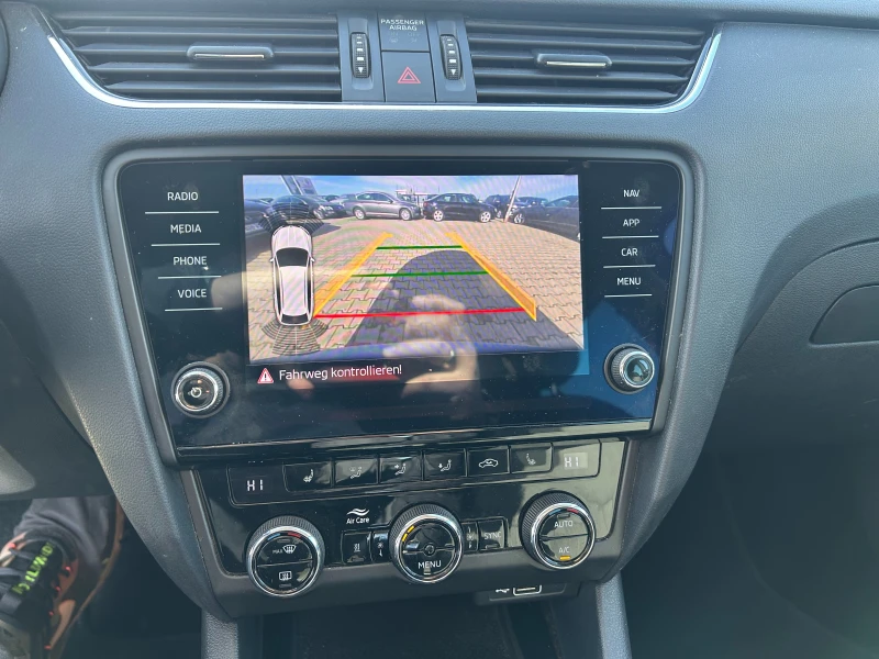 Skoda Octavia 1.5TGI AVTOMAT/NAVI/KAMERA EURO 6, снимка 13 - Автомобили и джипове - 52403945