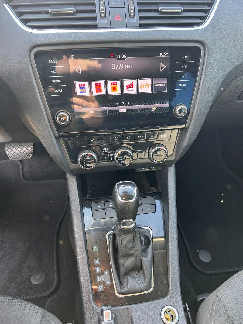 Skoda Octavia 1.5TGI AVTOMAT/NAVI/KAMERA EURO 6, снимка 12 - Автомобили и джипове - 52403945