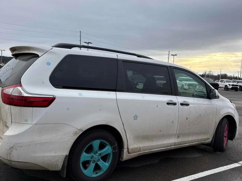 Toyota Sienna * 5dr 7 Pass FWD * CARFAX * БЕЗ ПЪРВОНАЧАЛНА ВНОСК, снимка 3 - Автомобили и джипове - 53398697