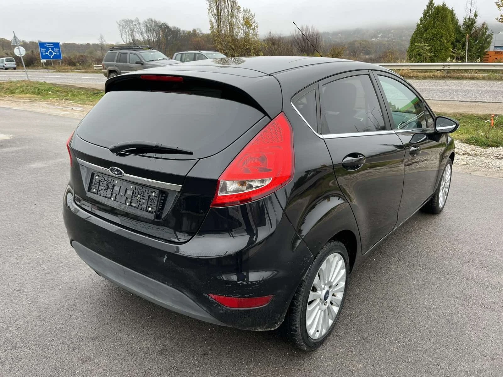 Ford Fiesta 1.3I 82кс EURO 4 КЛИМАТИК  - изображение 4