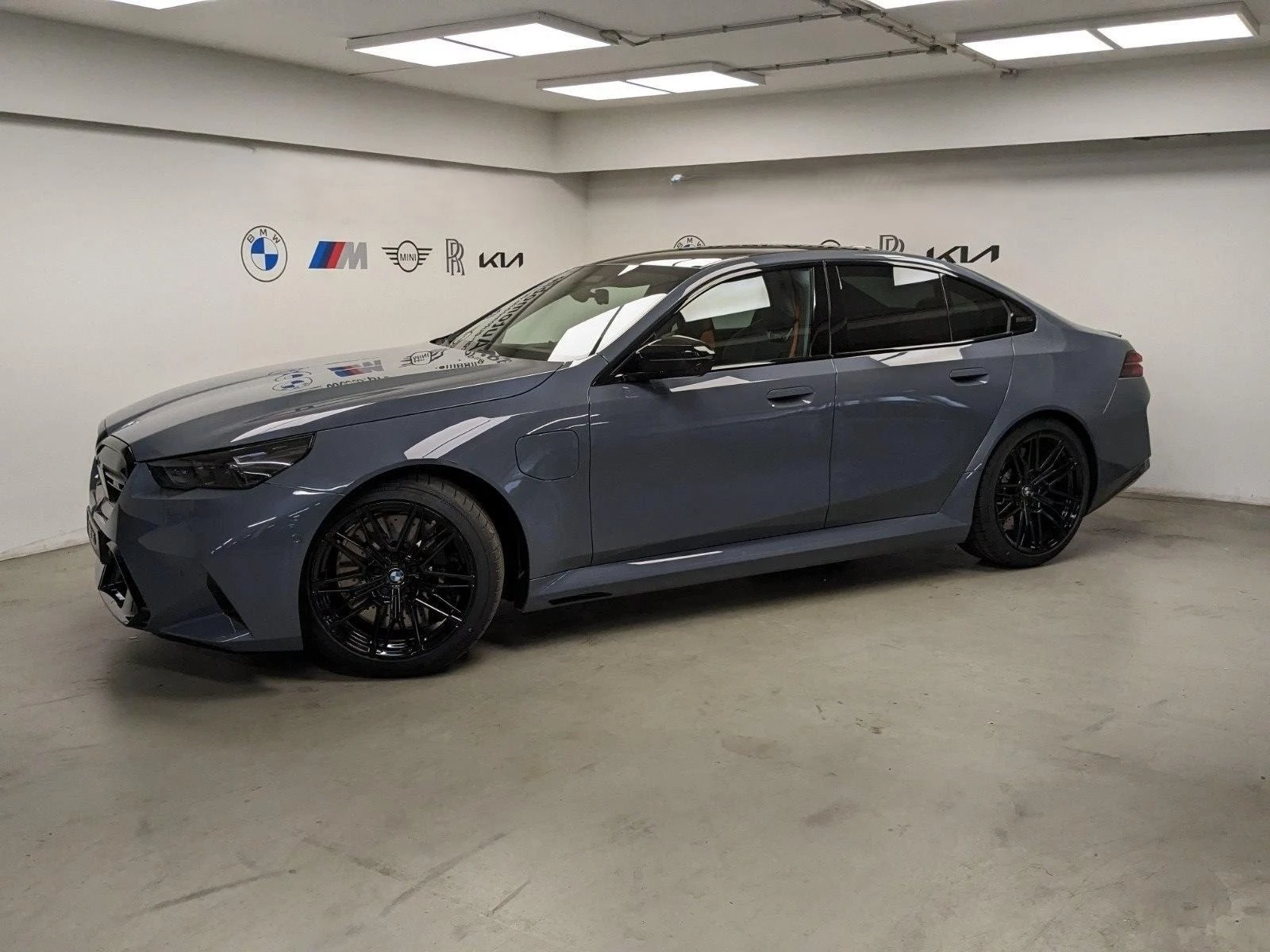 BMW M5 HYBRID CARBON B&W HEAD UP SHADOW LINE - изображение 3