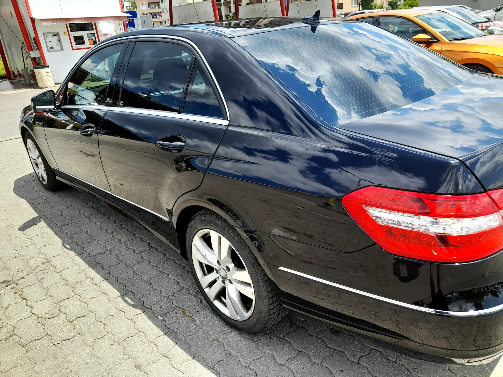 Mercedes-Benz E 200  - изображение 5
