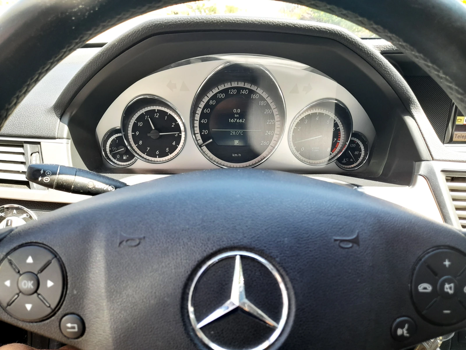 Mercedes-Benz E 200  - изображение 8