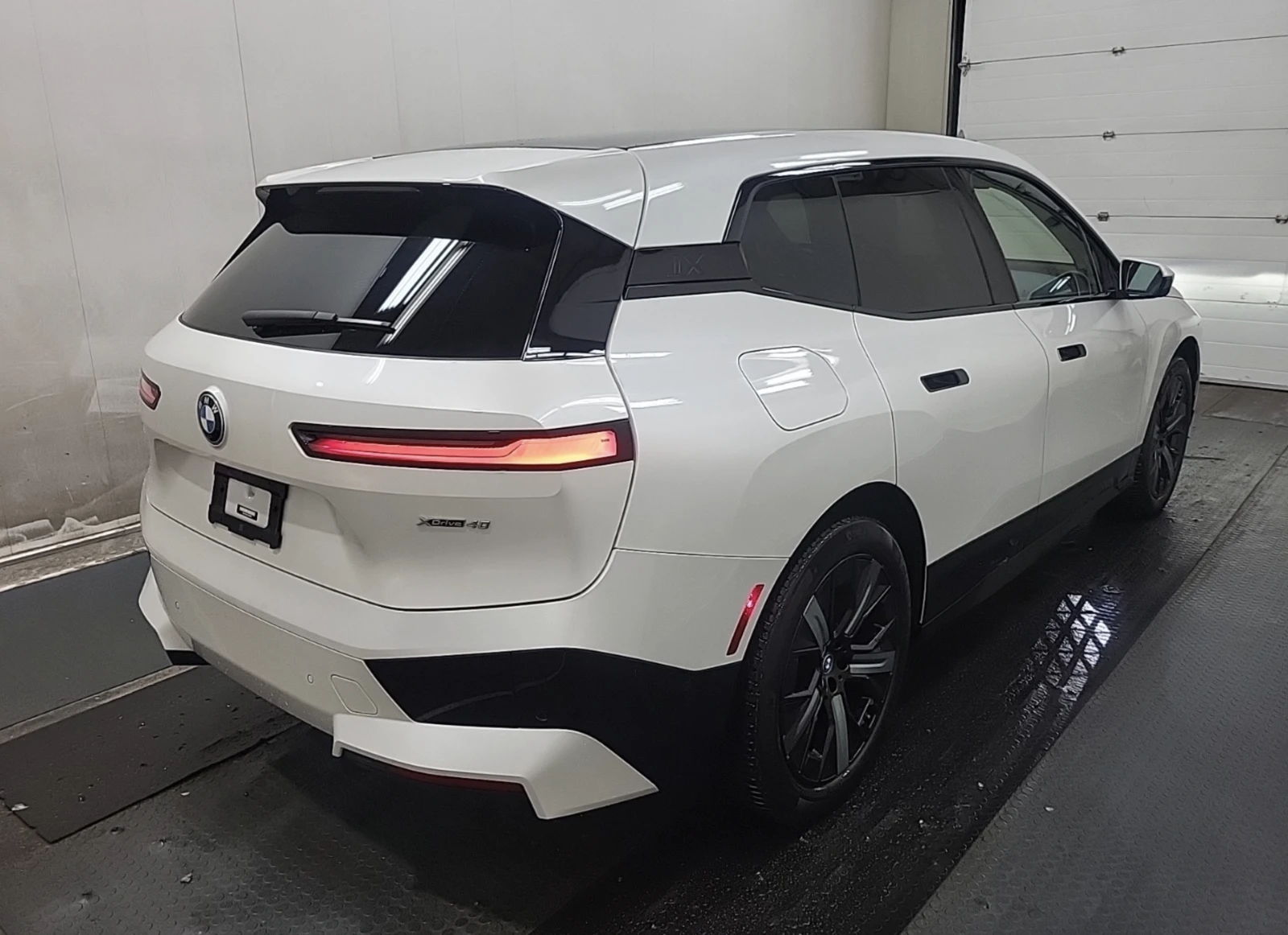 BMW iX XDRIVE40 - изображение 3