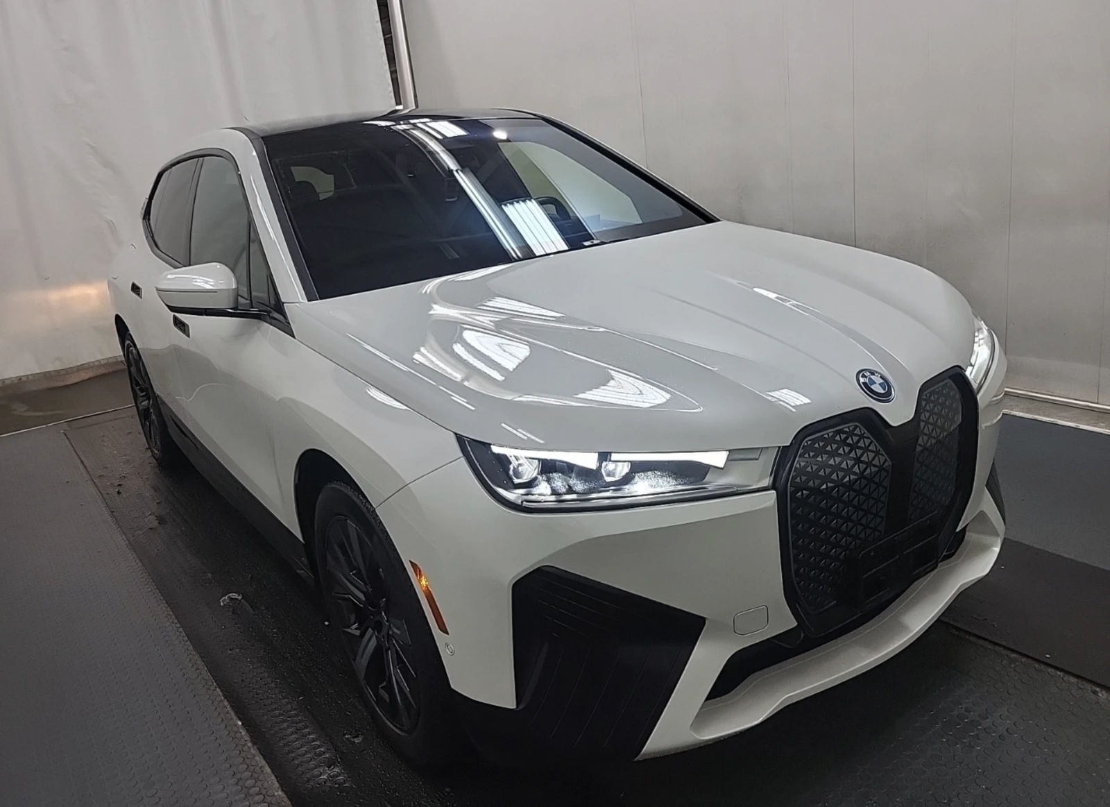 BMW iX XDRIVE40 - изображение 2