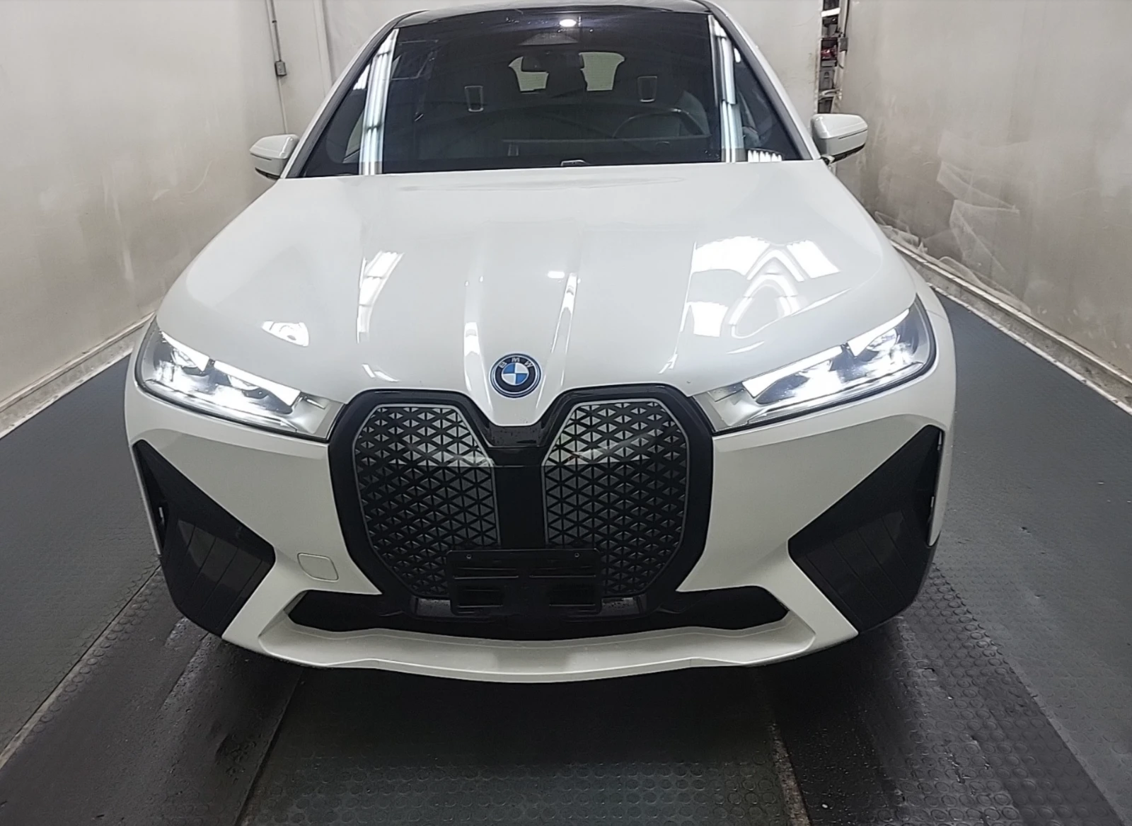 BMW iX XDRIVE40 - изображение 7