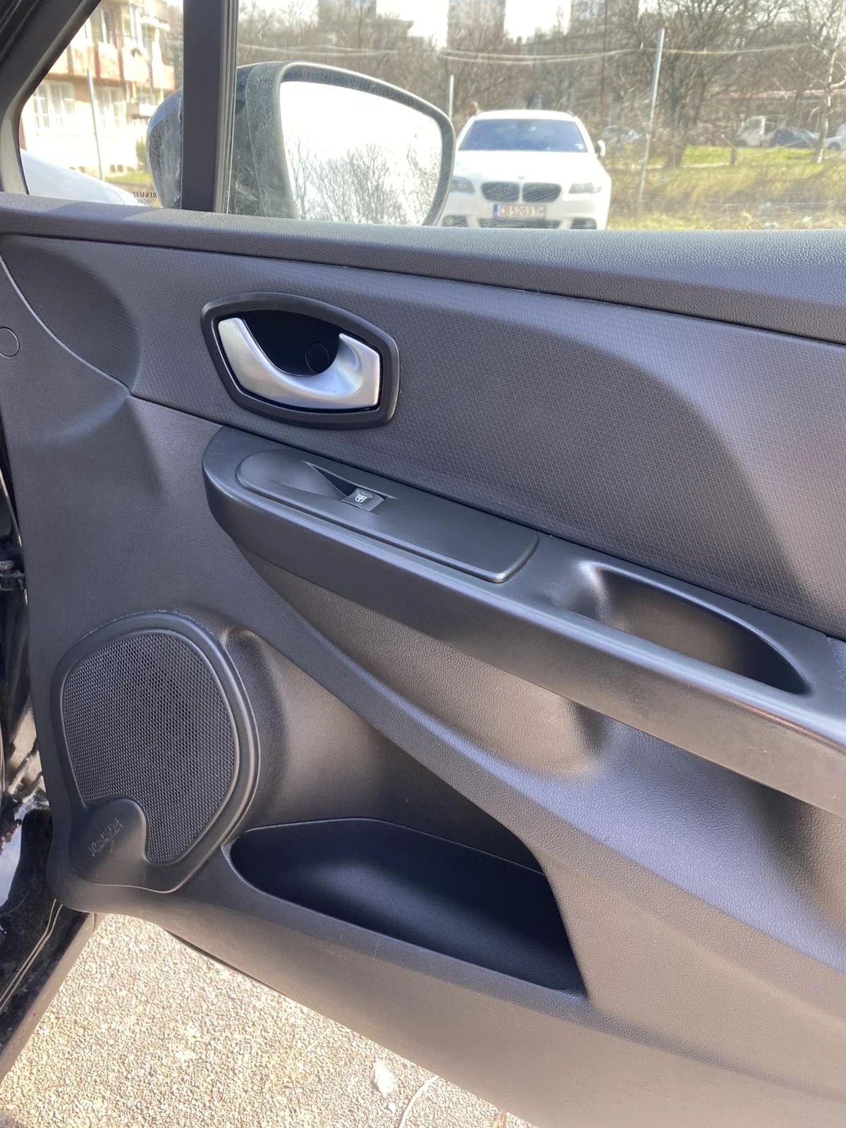 Renault Clio 1.2i Euro 6, снимка 13 - Автомобили и джипове - 53760822