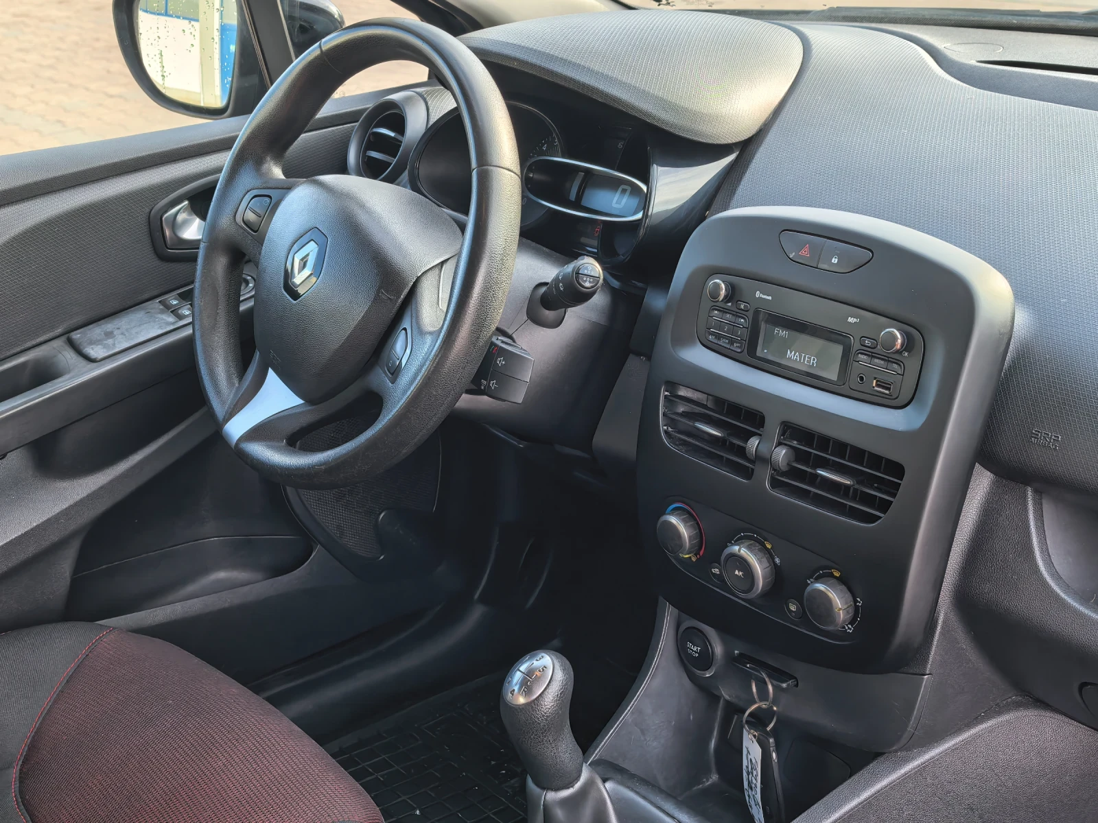 Renault Clio 1.2i Euro 6 - изображение 10