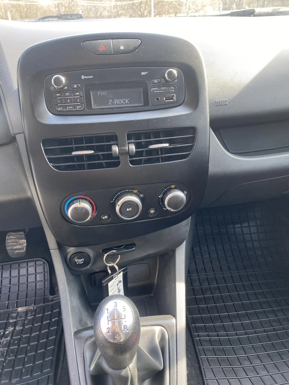 Renault Clio 1.2i Euro 6 - изображение 10