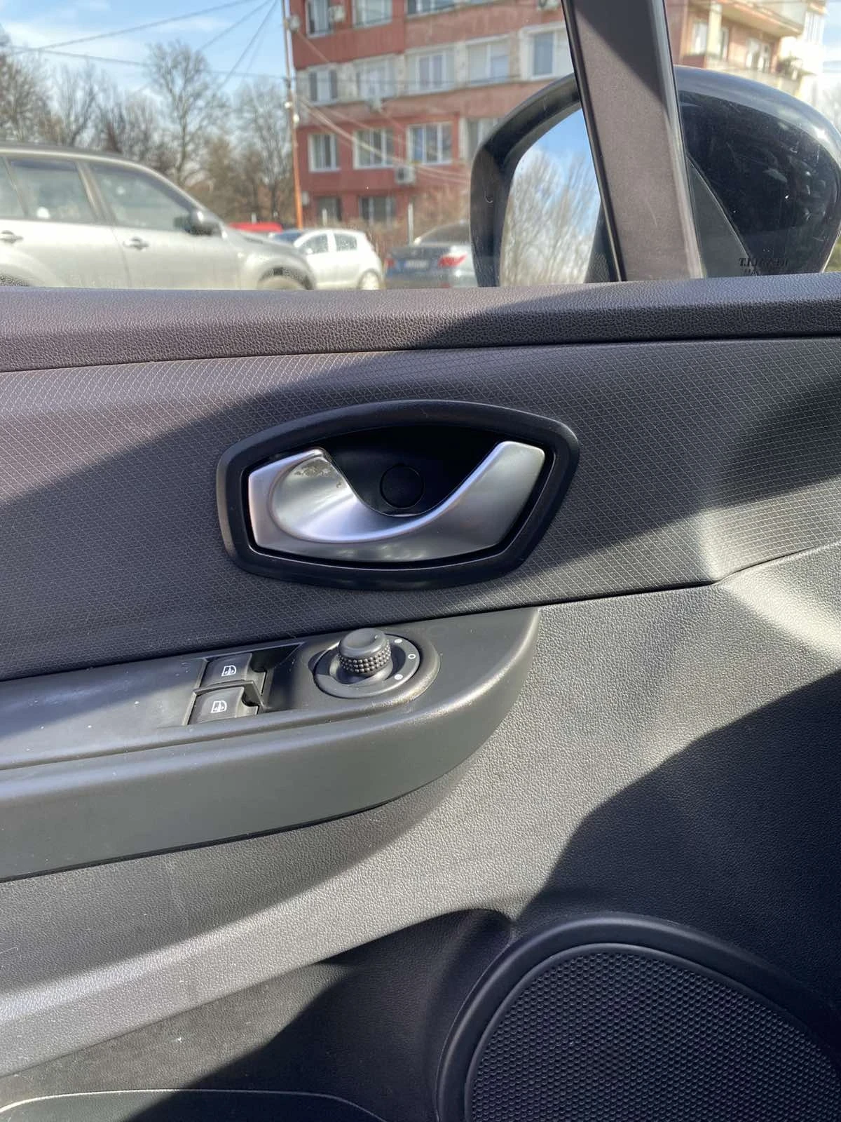 Renault Clio 1.2i Euro 6 - изображение 9