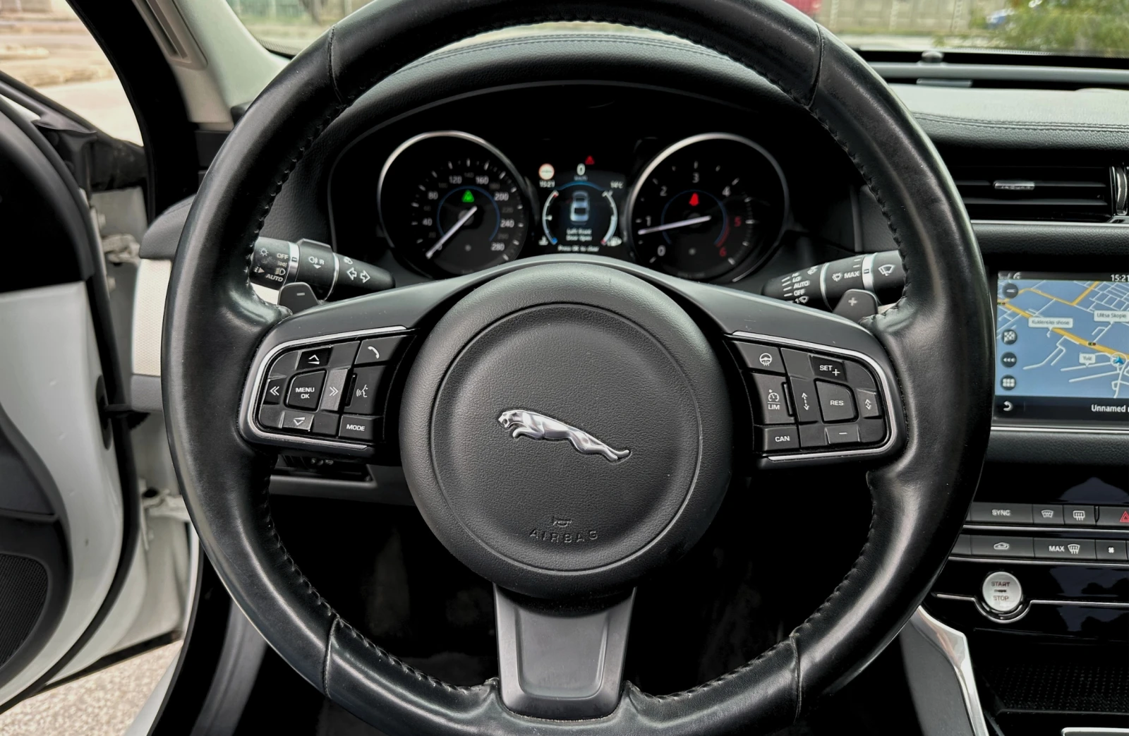 Jaguar Xf 2.0D |   |  | Mobile.bg   11