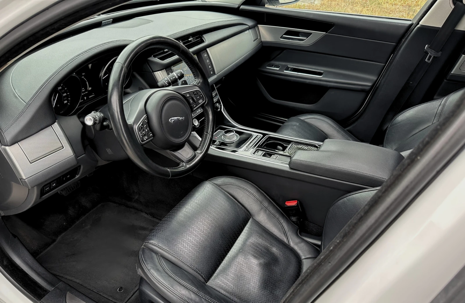 Jaguar Xf 2.0D |   |  | Mobile.bg   9