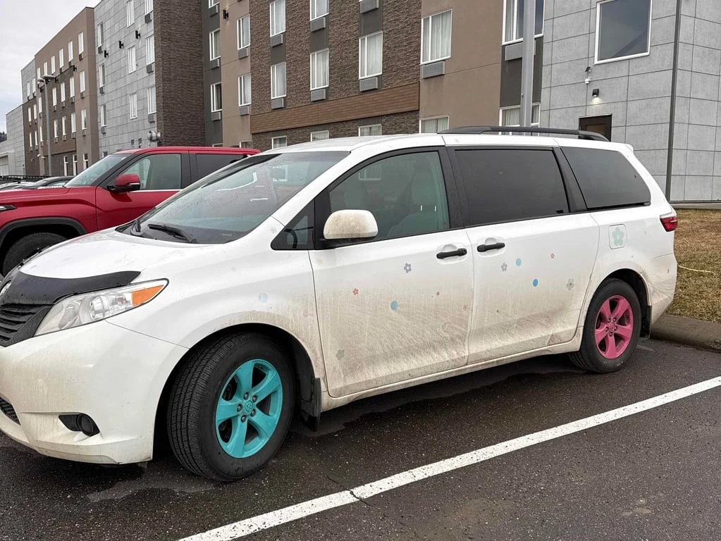 Toyota Sienna * 5dr 7 Pass FWD * CARFAX * БЕЗ ПЪРВОНАЧАЛНА ВНОСК - изображение 2