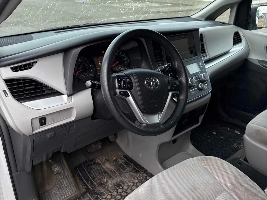 Toyota Sienna * 5dr 7 Pass FWD * CARFAX * БЕЗ ПЪРВОНАЧАЛНА ВНОСК - изображение 5