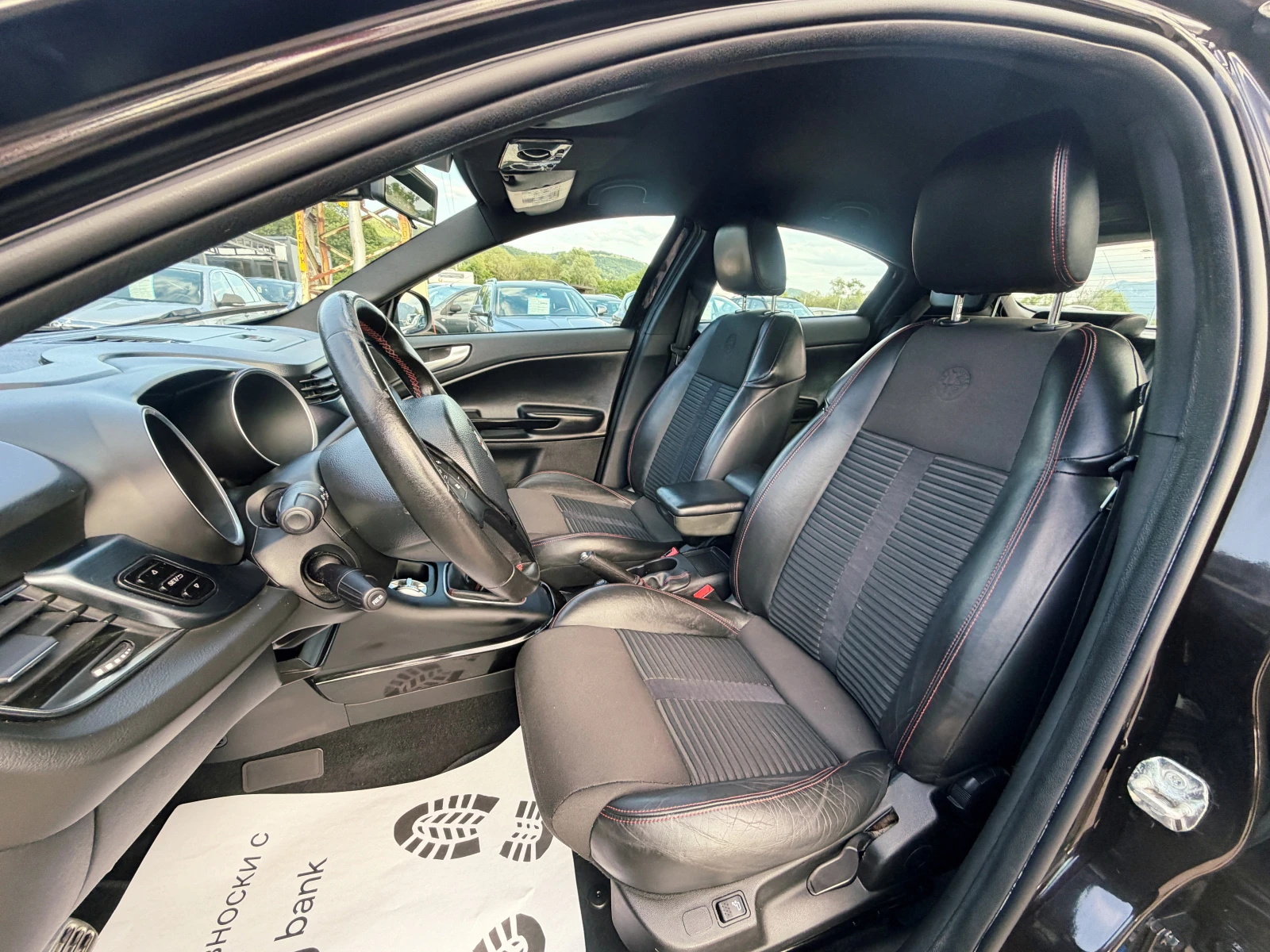 Alfa Romeo Giulietta 1.4i Sportiva, снимка 8 - Автомобили и джипове - 54815567