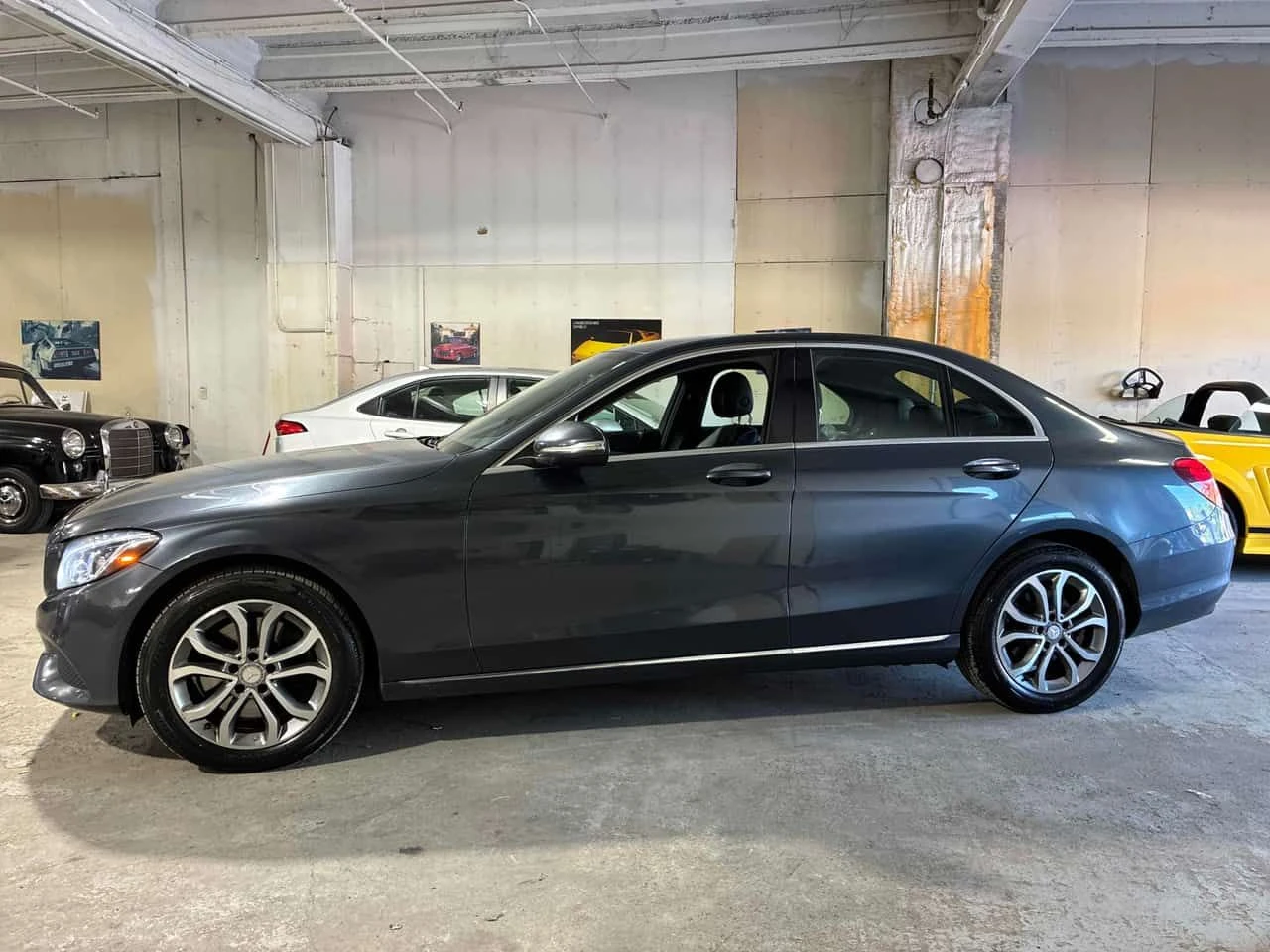 Mercedes-Benz C 300 CARFAX / CAMERA / АВТОКРЕДИТ , снимка 2 - Автомобили и джипове - 55677793